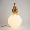 Designerska lampa stołowa dekoracyjna ozdobna kobieca sylwetka złota szklana kula WOMAN ST-6022-C gold Step Into Design